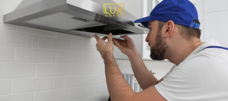 نصب استاندارد هود در کابینت آشپزخانه با سیستم تهویه مناسب - اجرای لوکس چوب