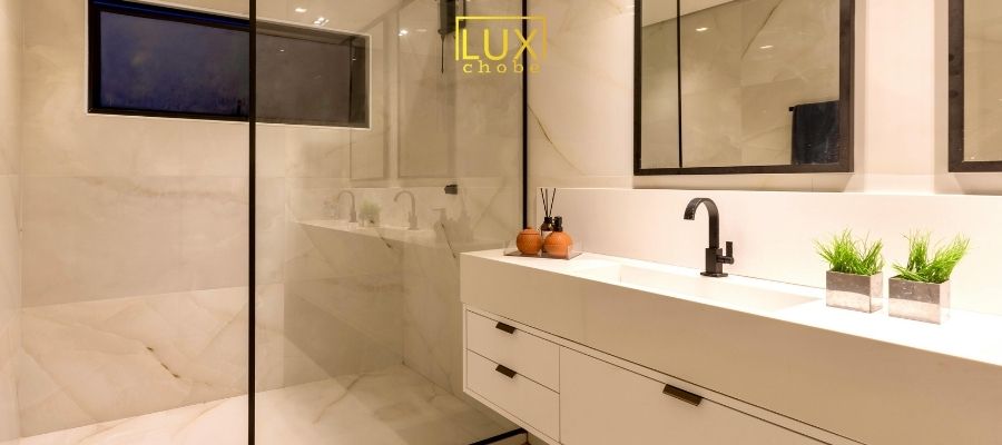 مقایسه تصویری انواع کابینت و کمد دیواری حمام شامل کابینت زیر روشویی، قفسه دیواری و کمد تمام قد ضد آب